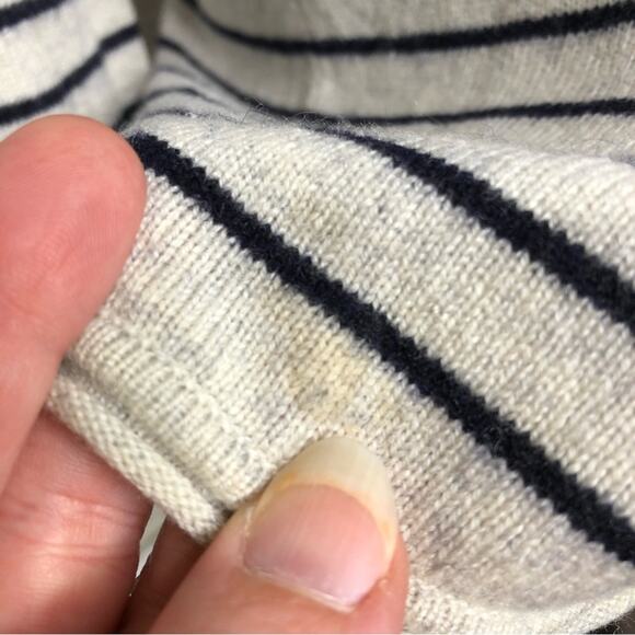 Vince oatmeal cream black striped wool cashmere sweater size Extra Small XS - Picture 6 of 16